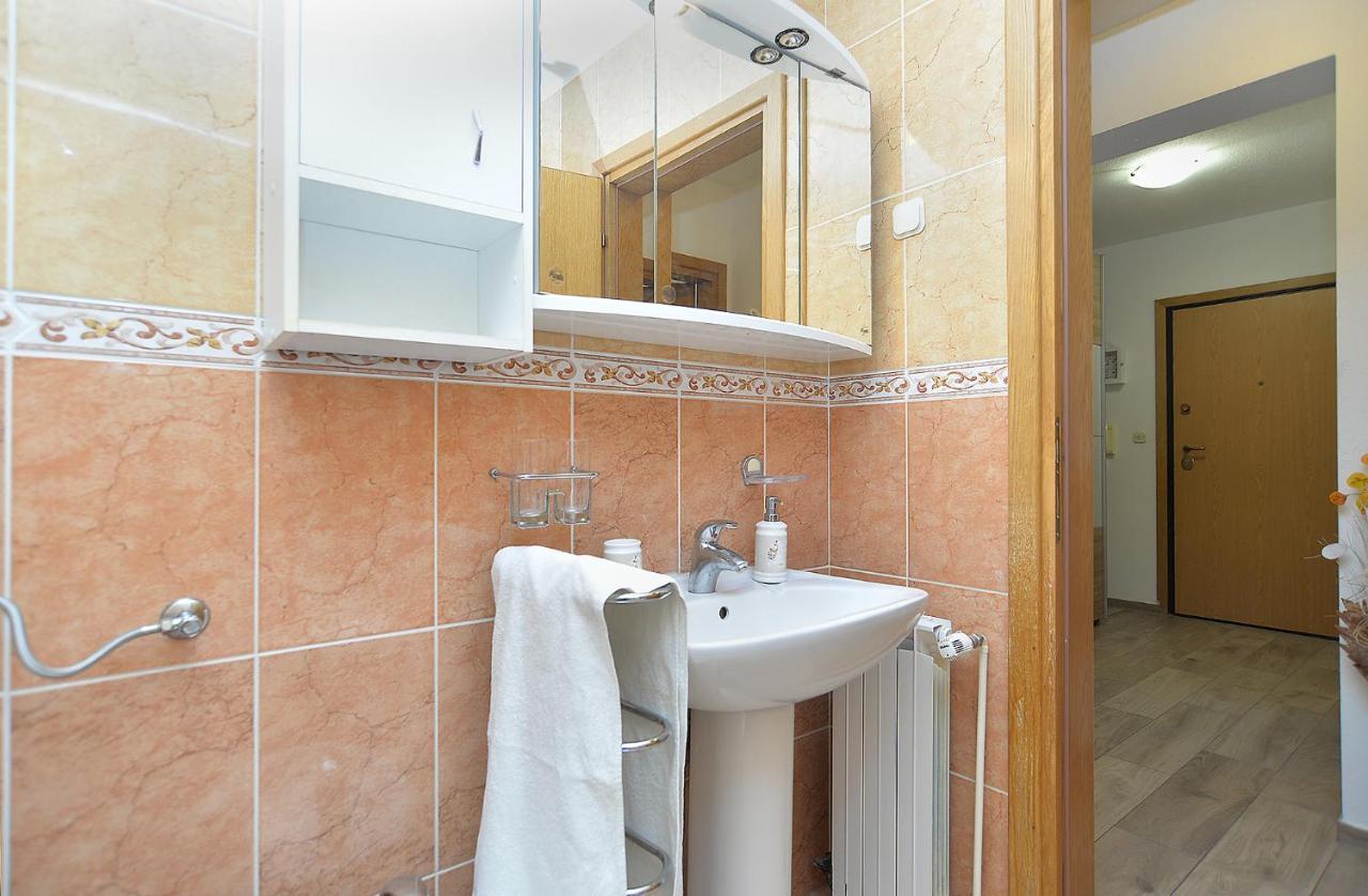 2207 Apartmán Pula